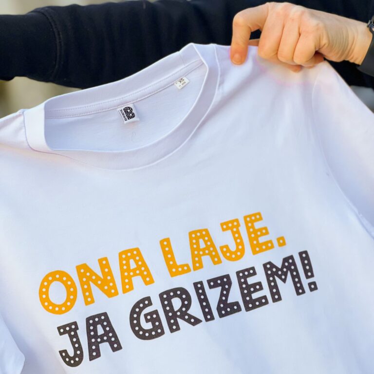 Ona/on laje, ja grizem!